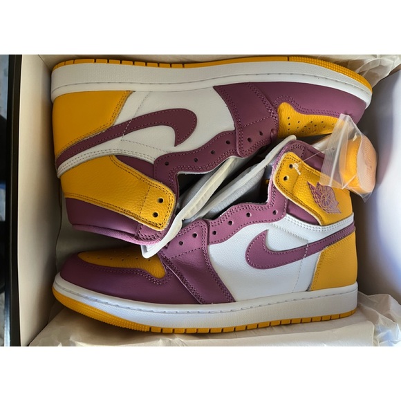 Nike Air Jordan 1 Retro High OG - Picture 1 of 10